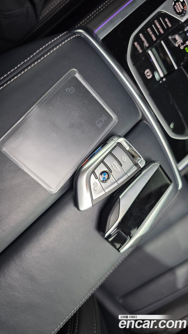 BMW 8-Series 2023 — photo 23