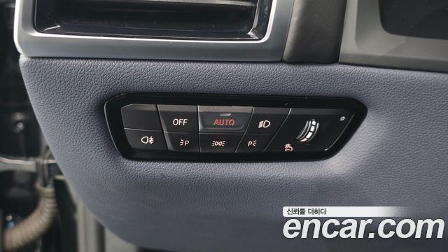BMW 8-Series 2023 — photo 25