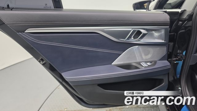 BMW 8-Series 2023 — photo 15