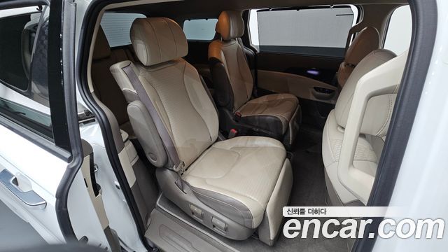 Kia Canival 2023 — photo 17