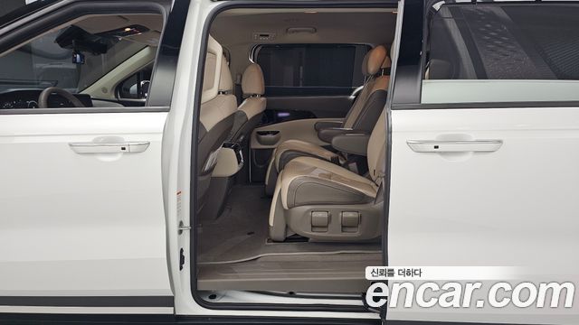 Kia Canival 2023 — photo 18