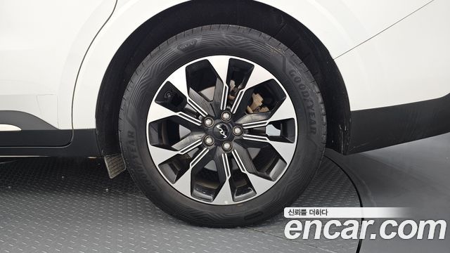 Kia Canival 2023 — photo 7