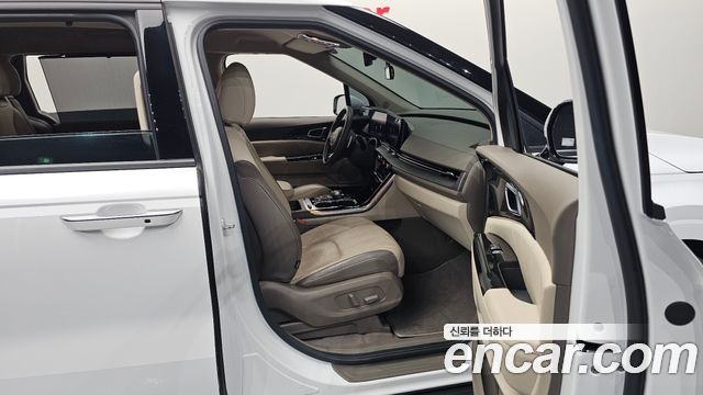 Kia Canival 2023 — photo 16
