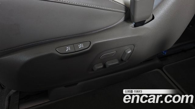 Kia Canival 2023 — photo 35