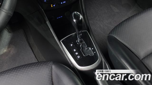 Hyundai Accent 2012 — photo 12