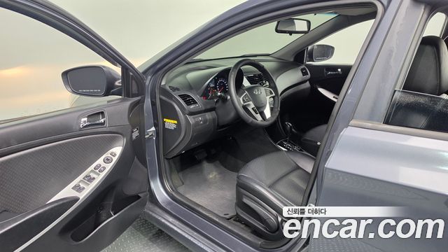Hyundai Accent 2012 — photo 13
