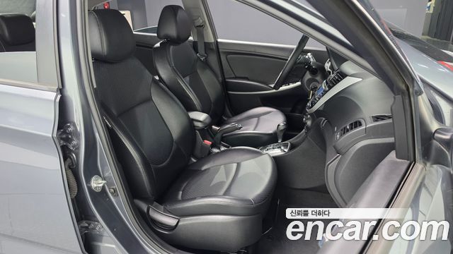 Hyundai Accent 2012 — photo 17