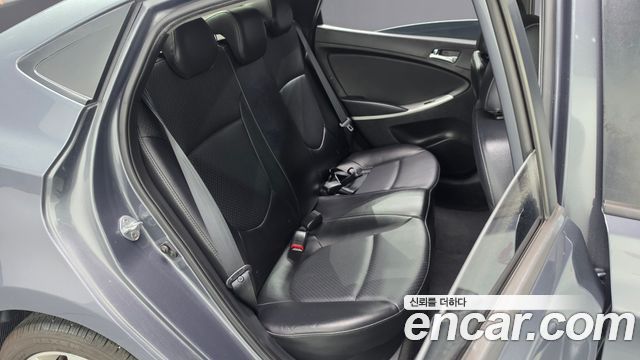 Hyundai Accent 2012 — photo 18