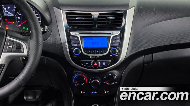 Hyundai Accent 2012 — photo 21