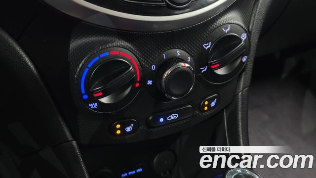 Hyundai Accent 2012 — photo 26