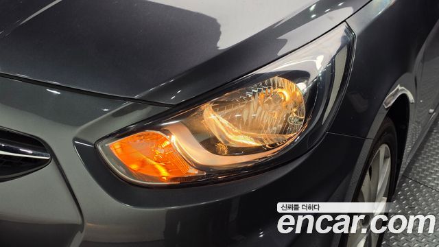 Hyundai Accent 2012 — photo 8