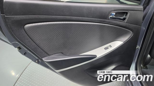 Hyundai Accent 2012 — photo 15