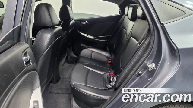Hyundai Accent 2012 — photo 16