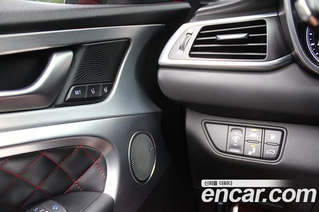 Genesis G70 2018 — photo 10