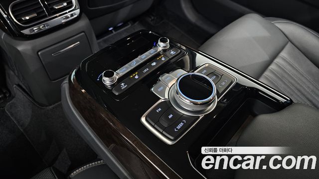 Genesis G90 2019 — photo 17