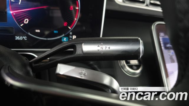 Mercedes-Benz S-Class 2025 — photo 12