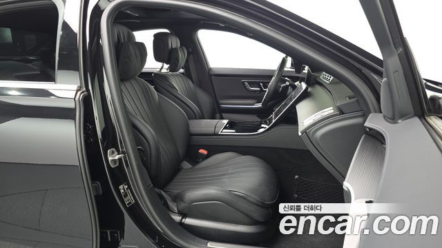 Mercedes-Benz S-Class 2025 — photo 17