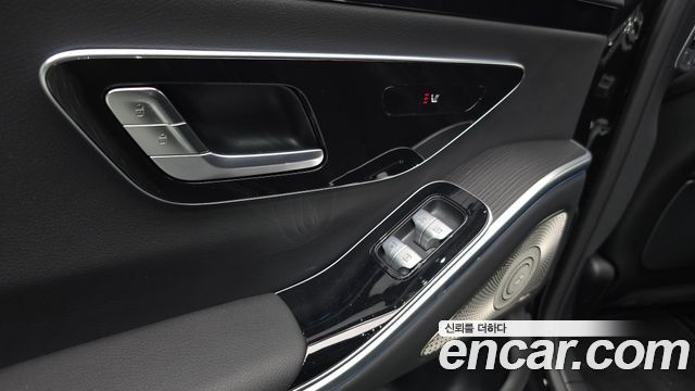 Mercedes-Benz S-Class 2025 — photo 25