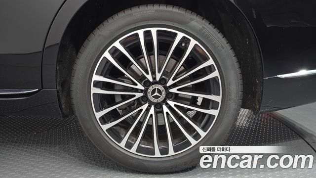 Mercedes-Benz S-Class 2025 — photo 7