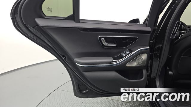 Mercedes-Benz S-Class 2025 — photo 15