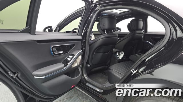 Mercedes-Benz S-Class 2025 — photo 16