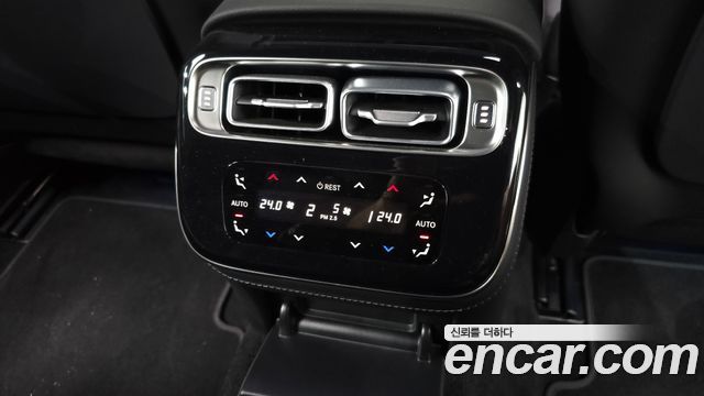 Mercedes-Benz S-Class 2025 — photo 36
