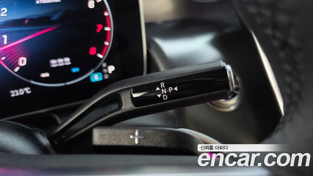 Mercedes-Benz GLC-Class 2025 — photo 12