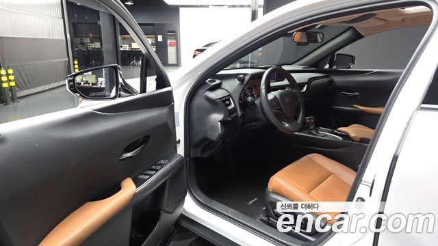 Lexus UX 2020 — photo 13
