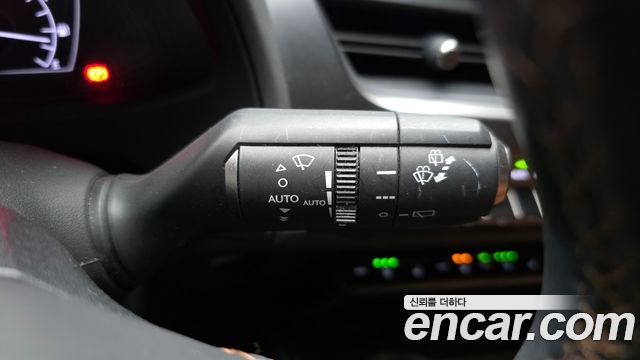 Lexus UX 2020 — photo 24