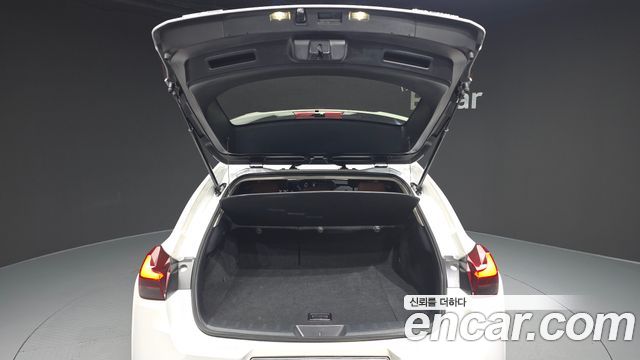 Lexus UX 2020 — photo 26
