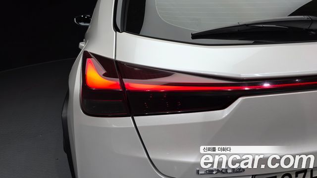 Lexus UX 2020 — photo 9