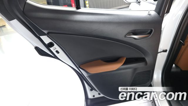 Lexus UX 2020 — photo 15