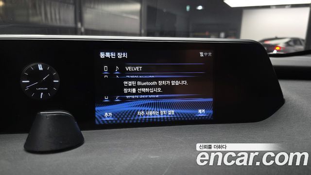 Lexus UX 2020 — photo 27