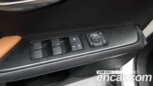 Lexus UX 2020 — photo 29