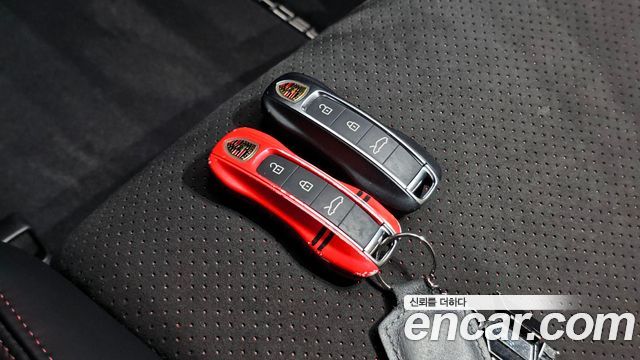 Porsche 911 2022 — photo 31