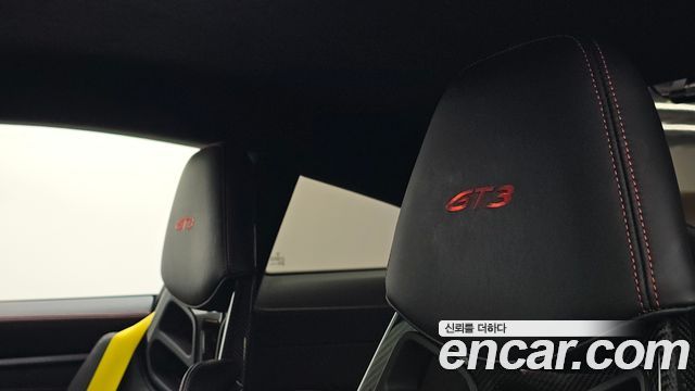 Porsche 911 2022 — photo 32