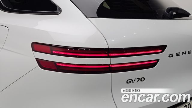 Genesis GV70 2022 — photo 9