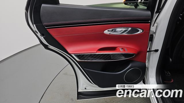 Genesis GV70 2022 — photo 15