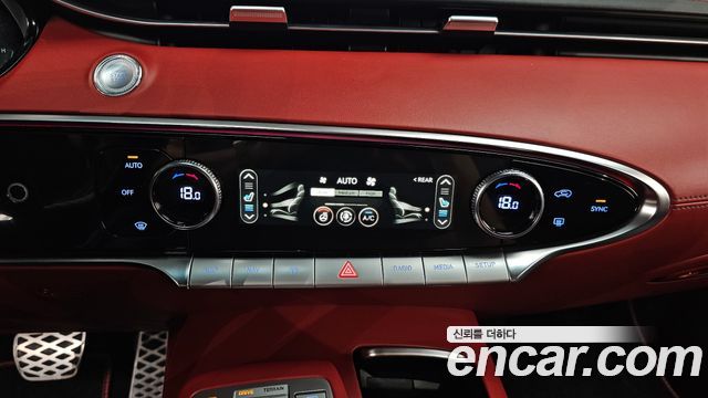 Genesis GV70 2022 — photo 28