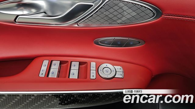 Genesis GV70 2022 — photo 29