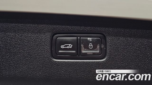 Genesis GV70 2022 — photo 35