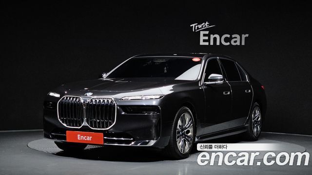 BMW 7-Series 2023 — photo 1
