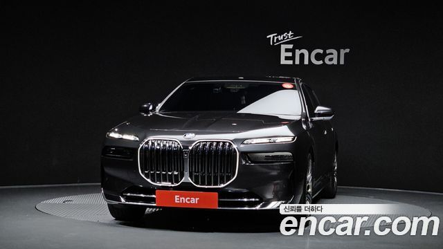 BMW 7-Series 2023 — photo 3