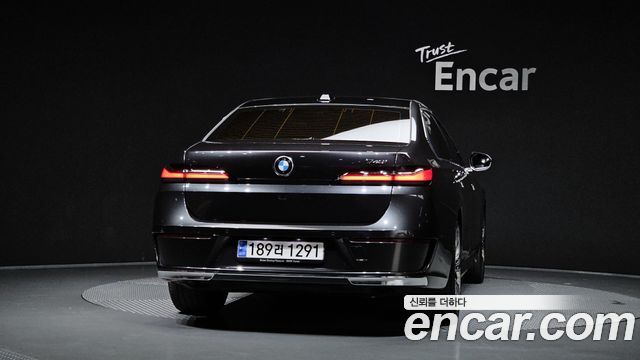 BMW 7-Series 2023 — photo 4