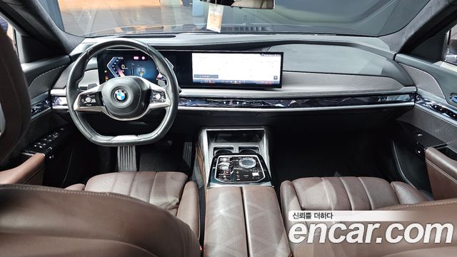 BMW 7-Series 2023 — photo 10