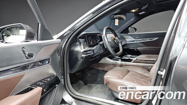 BMW 7-Series 2023 — photo 13