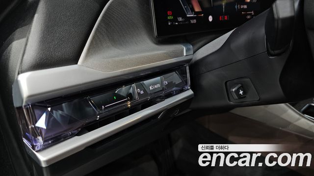 BMW 7-Series 2023 — photo 25