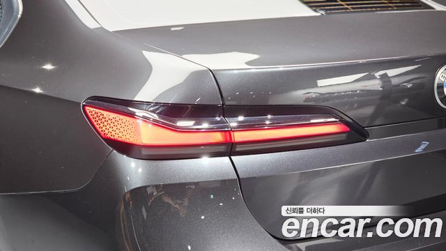 BMW 7-Series 2023 — photo 9