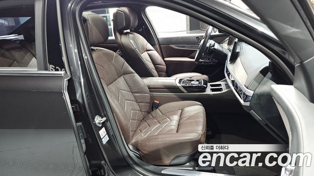 BMW 7-Series 2023 — photo 16