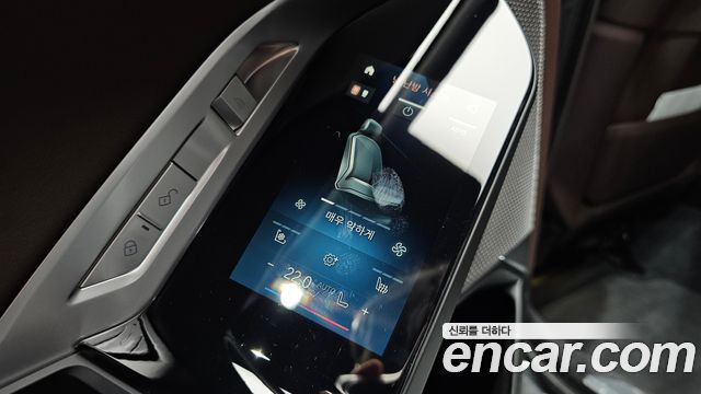 BMW 7-Series 2023 — photo 32